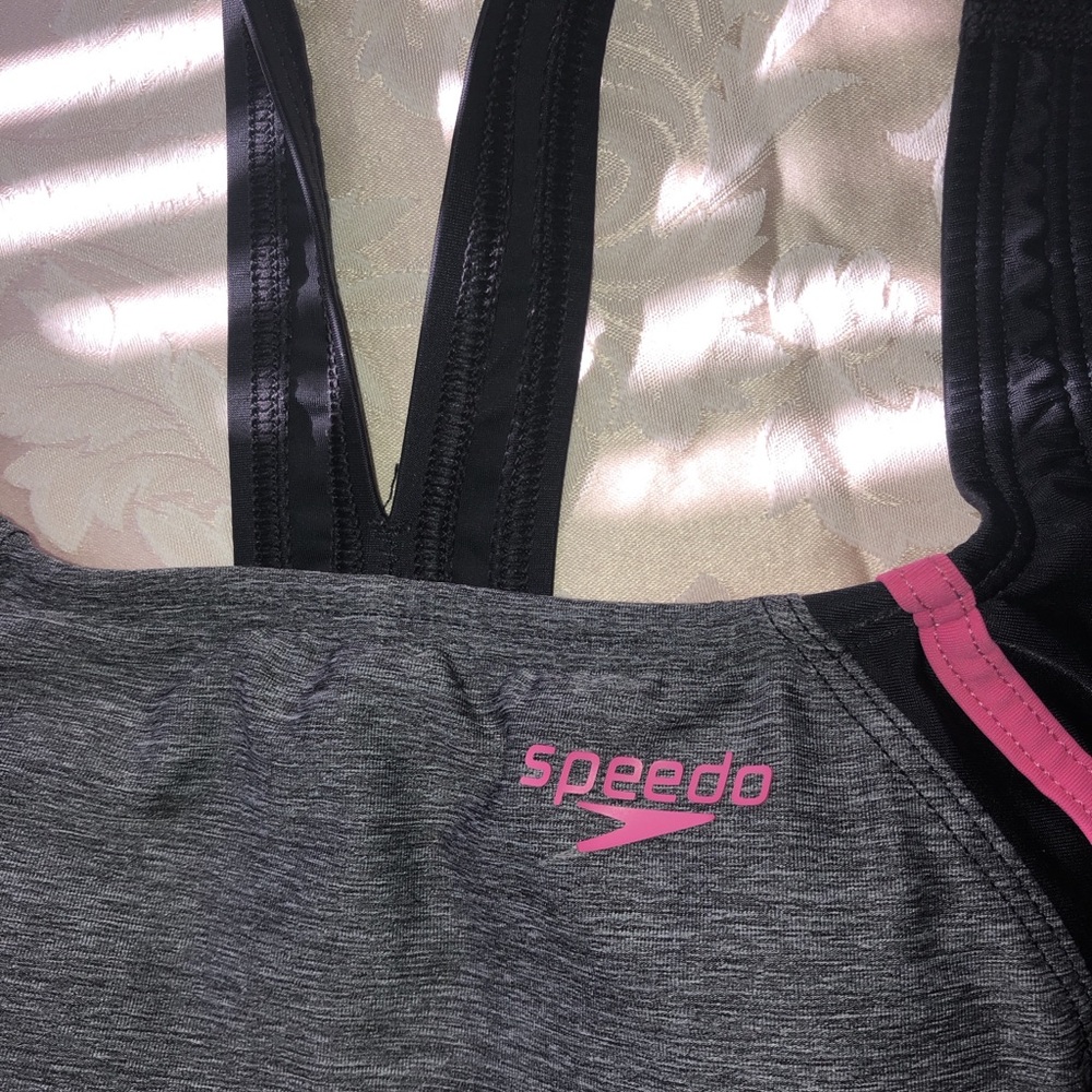 Speedo “Hydro Bra” Hot n Highlifting OnePiece